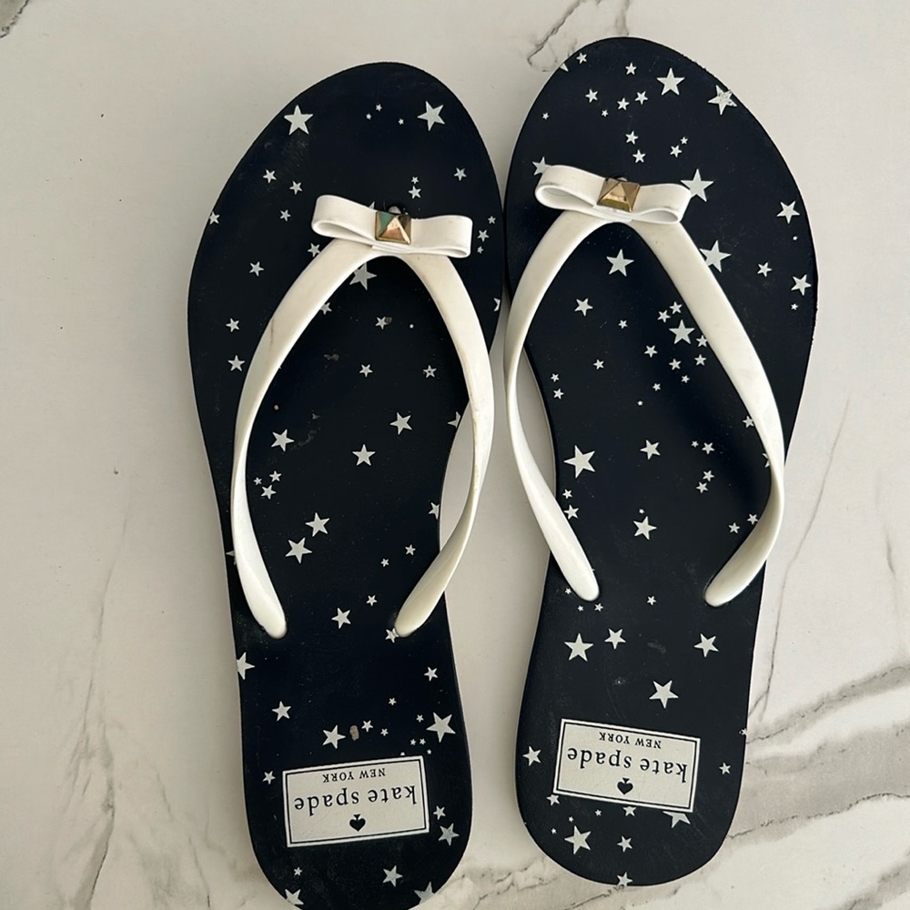 Kate Spade New York White Shiny Rubber Night Sky Print Slippers